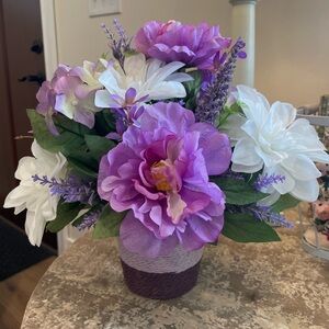 NWT Hand Crafted Spring Silk Artificial Floral Arrangement Purples and Whites